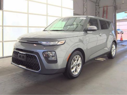 Used 2022 Kia Soul S FWD image 2