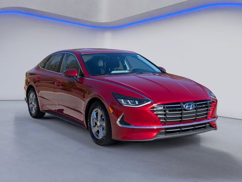 Certified 2023 Hyundai Sonata SE w/ Cargo Package image 5