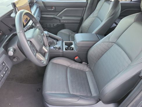 Used 2025 Toyota 4Runner TRD Off-Road Premium AWD/4WD image 9