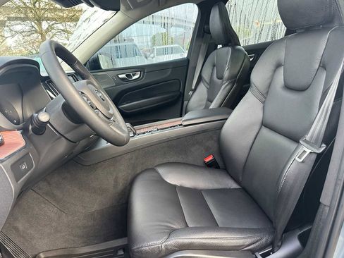 Certified 2023 Volvo XC60 B5 Plus w/ Climate Package image 18