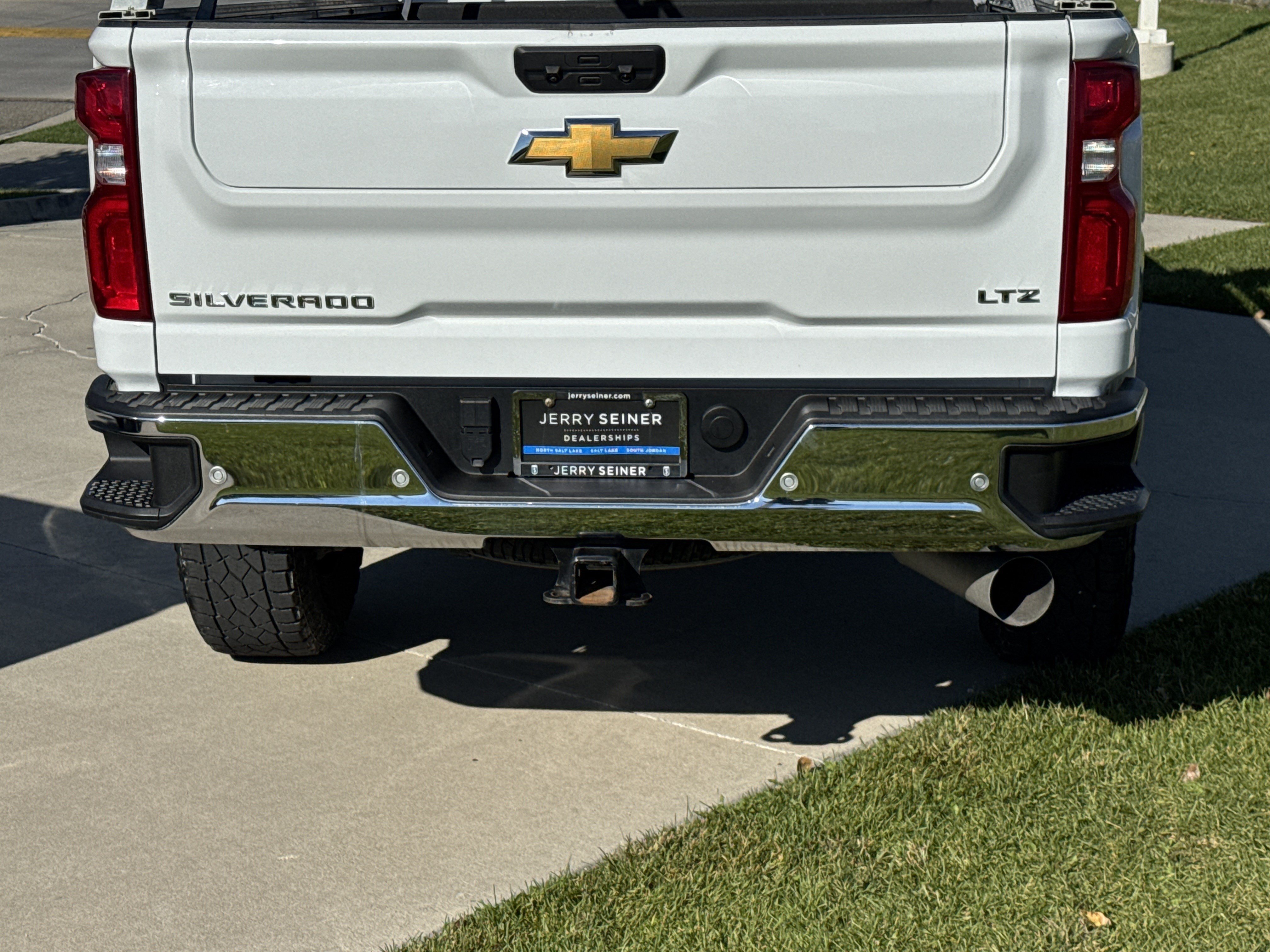 Used 2024 Chevrolet Silverado 3500 LTZ w/ LTZ Convenience Package AWD/4WD image 13