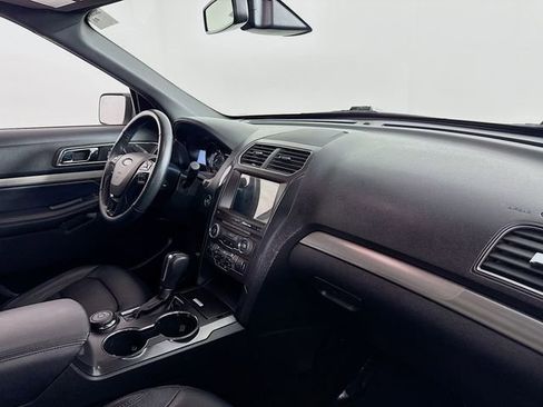 Certified 2018 Ford Explorer XLT w/ Equipment Group 202A image 31