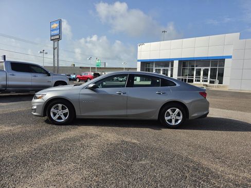 Used 2024 Chevrolet Malibu LT FWD image 2
