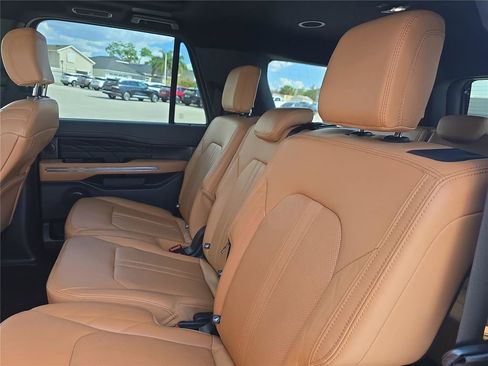Used 2023 Ford Expedition Max Platinum image 17