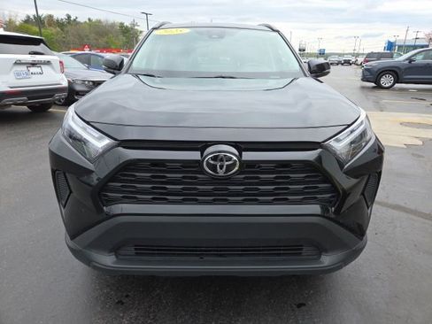 Used 2025 Toyota RAV4 XLE AWD/4WD image 2