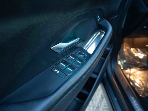 Used 2020 Jaguar E-PACE SE image 7