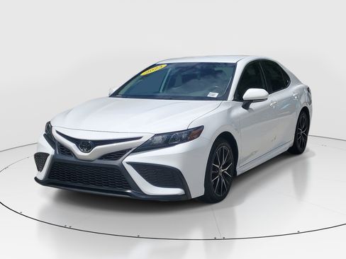 Used 2023 Toyota Camry SE FWD image 7