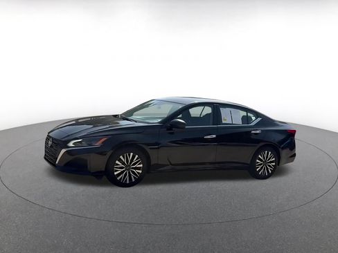 Used 2025 Nissan Altima 2.5 SV FWD image 7