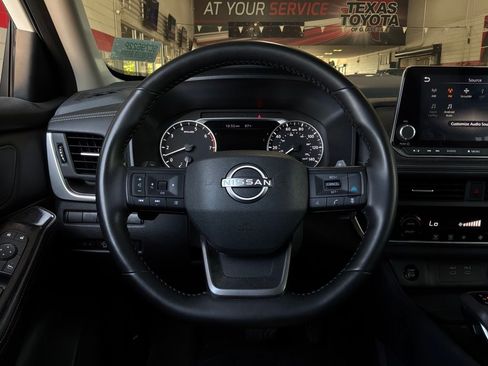 Used 2025 Nissan Rogue SV AWD/4WD image 36