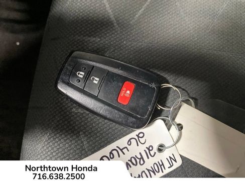 Used 2021 Toyota RAV4 XLE FWD image 18