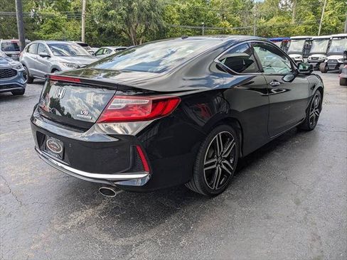 Used 2017 Honda Accord Touring image 5