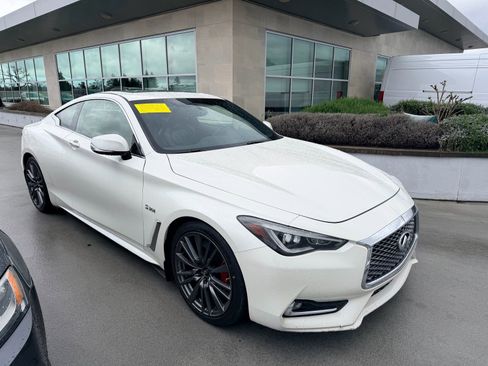 Used 2017 INFINITI Q60 Red Sport 400 image 4