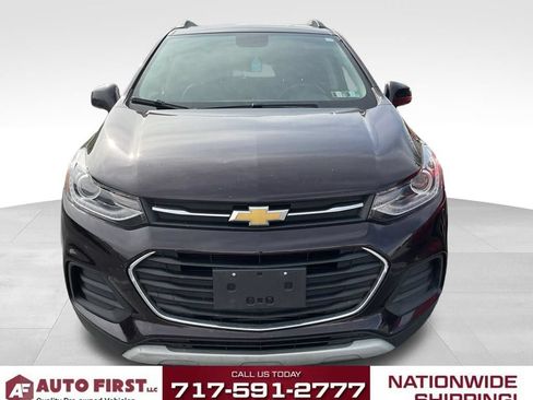 Used 2022 Chevrolet Trax LT w/ Premium Seat Package AWD/4WD image 2
