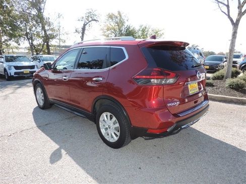 Used 2018 Nissan Rogue SV image 7