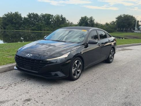 Used 2023 Hyundai Elantra SEL w/ Convenience Package FWD image 4