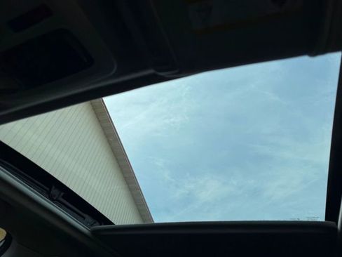 Used 2018 Subaru Forester 2.5i Premium w/ All-Weather Package image 12