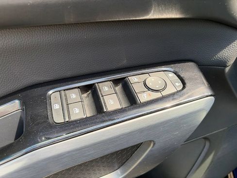 Used 2025 Nissan Pathfinder SL AWD/4WD image 20