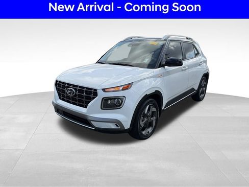 Used 2024 Hyundai Venue Limited FWD image 2