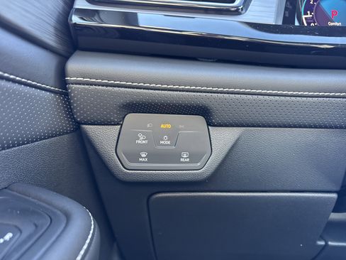 New 2026 Volkswagen Atlas Cross Sport SE image 23