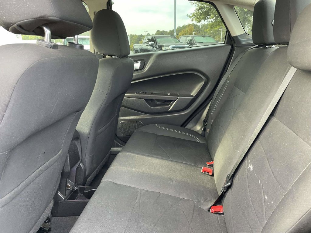 Used 2015 Ford Fiesta SE FWD image 12