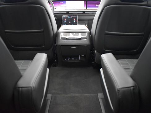 Certified 2026 Cadillac Escalade ESV Platinum Sport w/ LPO, ONYX Package image 33