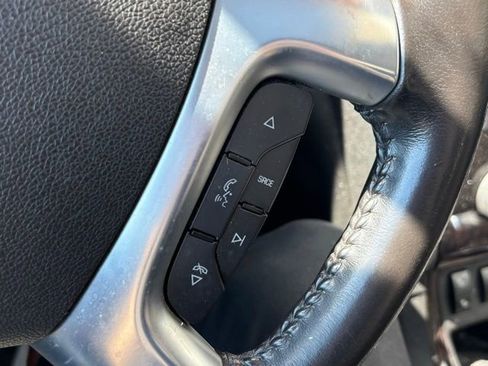 Used 2015 Chevrolet Traverse LT w/ Style and Technology Package FWD image 12