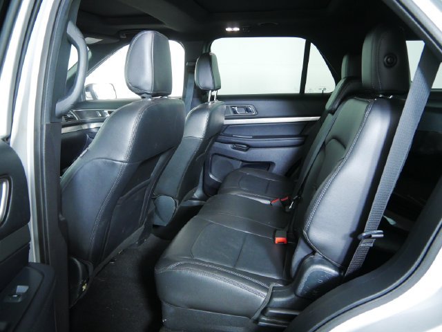 Certified 2018 Ford Explorer XLT w/ Equipment Group 202A AWD/4WD image 19
