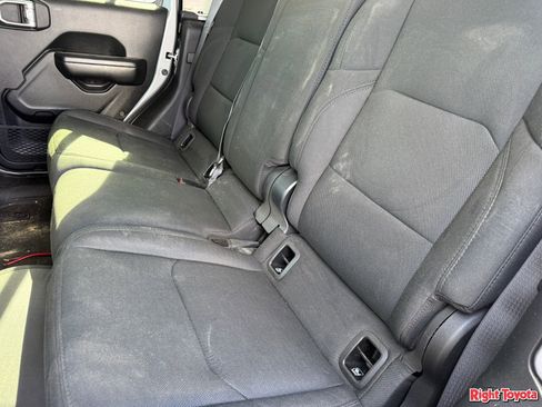 Used 2021 Jeep Gladiator Sport image 8