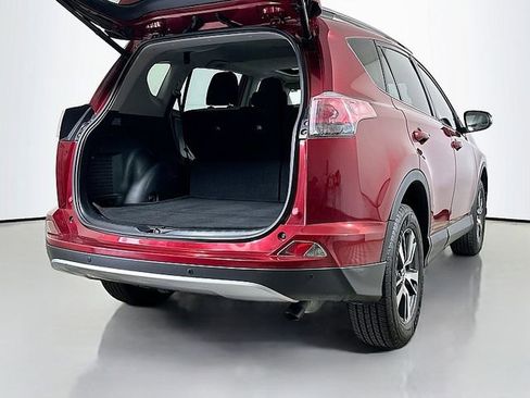 Used 2018 Toyota RAV4 XLE AWD/4WD image 28