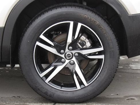 Used 2024 Volvo XC40 B5 Core AWD/4WD image 33