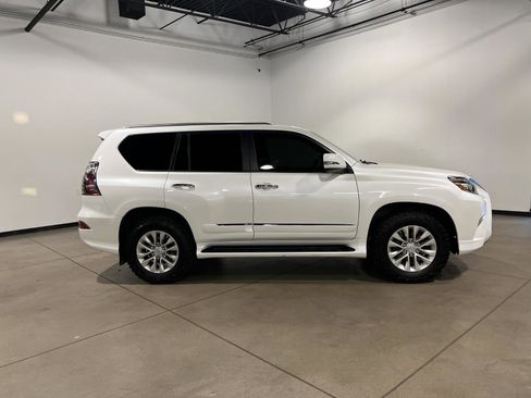 Used 2018 Lexus GX 460 Premium image 2