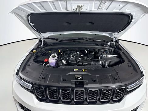 New 2025 Jeep Grand Cherokee Summit w/ Obsidian Package image 30