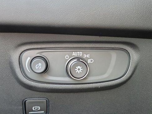 Used 2024 GMC Terrain SLE w/ Driver Convenience Package FWD image 19