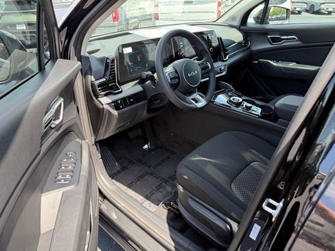 New 2025 Kia Sportage LX image 9