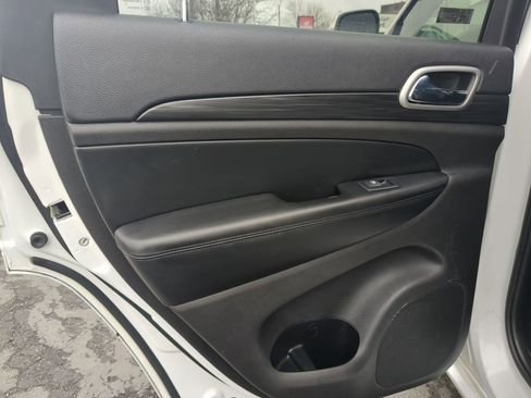 Used 2019 Jeep Grand Cherokee Altitude image 32