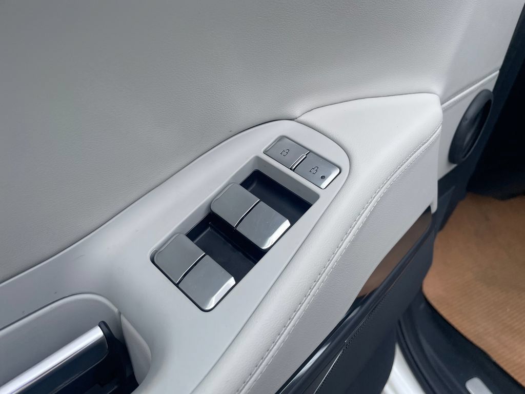 New 2026 Lincoln Navigator Premiere AWD/4WD image 11
