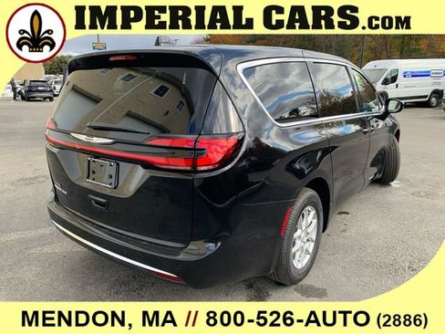 New 2026 Chrysler Pacifica Select image 13