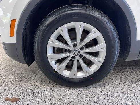 Used 2019 Volkswagen Tiguan SE w/ Panoramic Sunroof Package image 16