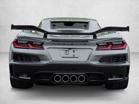 Used 2024 Chevrolet Corvette Z06 w/ Z07 Performance Package RWD image 7