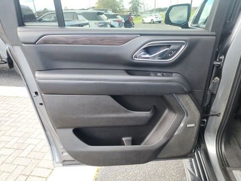 Used 2021 Chevrolet Suburban LT w/ LT Signature Package image 16