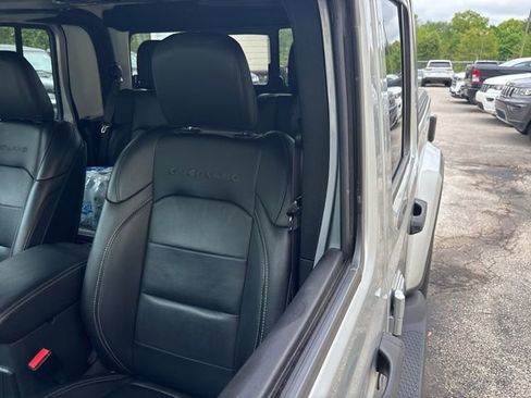 Used 2022 Jeep Gladiator Overland w/ Popular Equipment Package AWD/4WD image 12