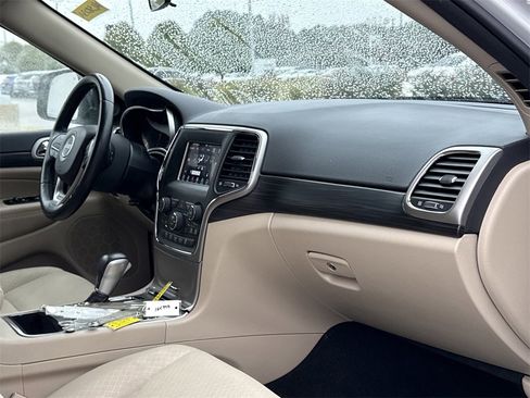 Used 2021 Jeep Grand Cherokee Laredo w/ Security & Convenience Group image 21