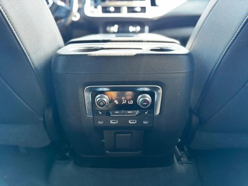 Used 2021 GMC Yukon XL AT4 w/ AT4 Premium Plus Package AWD/4WD image 29