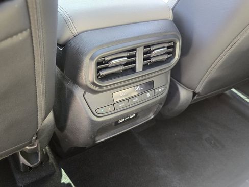 Certified 2023 Honda Pilot Touring image 13