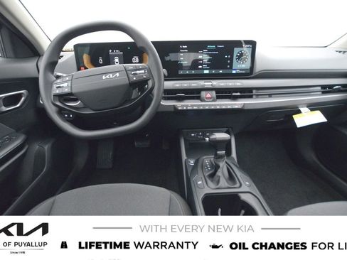 New 2025 Kia K4 LX image 17