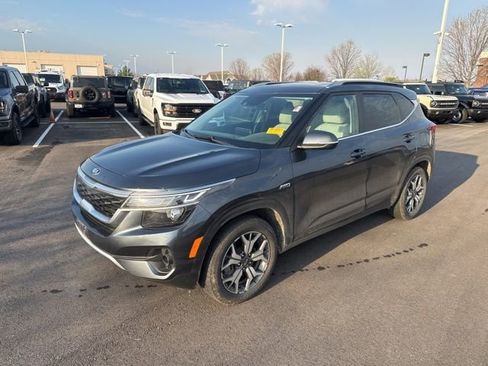 Used 2021 Kia Seltos EX image 3