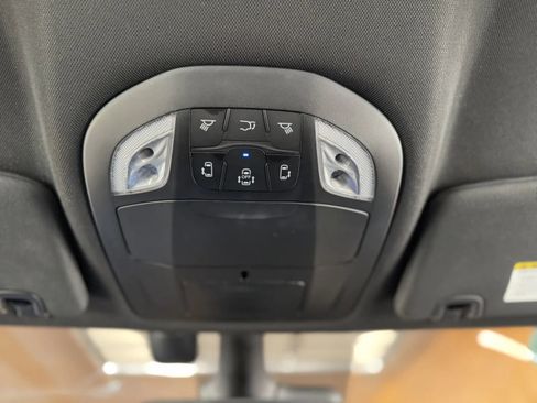 Used 2021 Chrysler Pacifica Touring w/ Uconnect Theater Family Group image 40