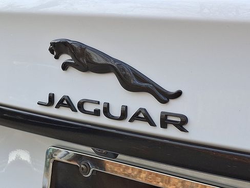 Certified 2024 Jaguar XF R-Dynamic SE image 23