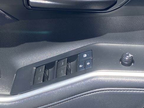 Used 2022 Toyota Highlander L AWD/4WD image 19