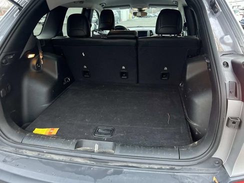 Used 2020 Jeep Cherokee Trailhawk w/ Cold Weather Group image 12